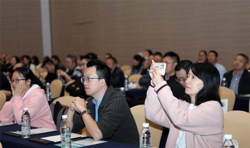 讲座现场 讲座现场.jpg